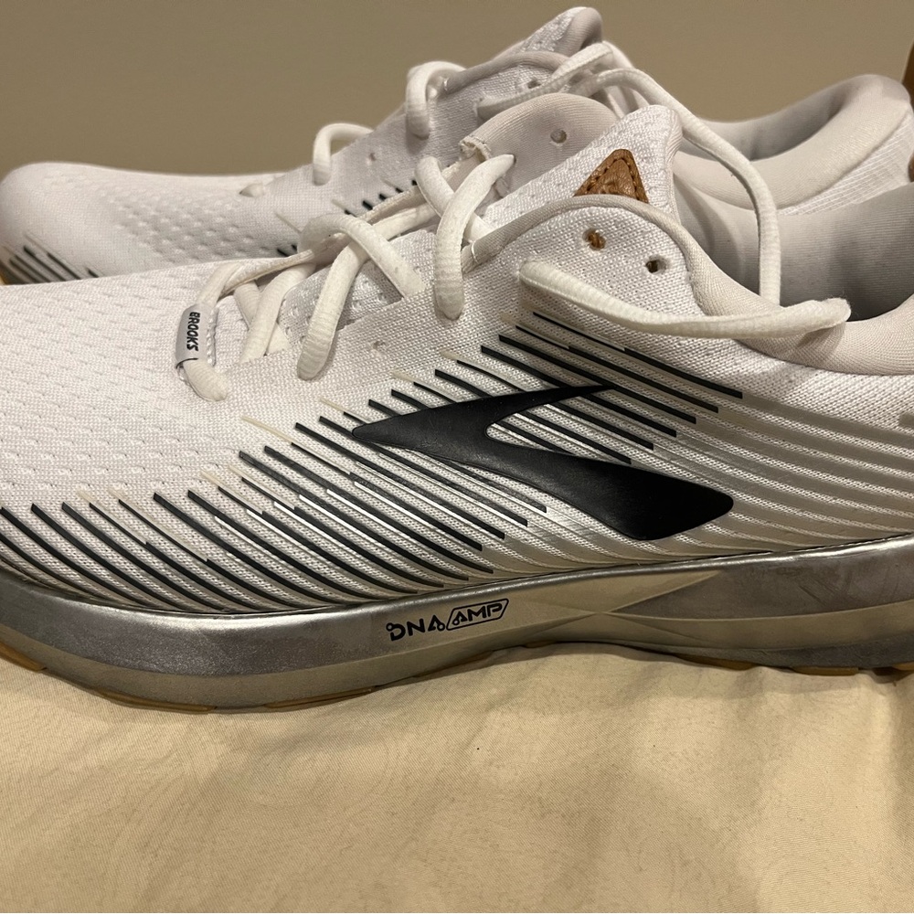 Brooks Men’s 11.5 Levitate Running Shoes White Black Gum Sole